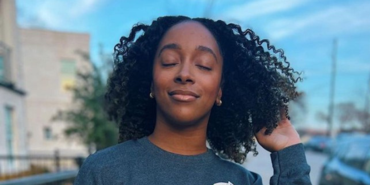 Pourquoi faut-il clarifier ses cheveux crépus ?
